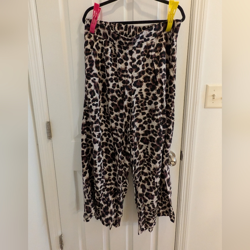 Torrid leopard flowy Pants NWOT